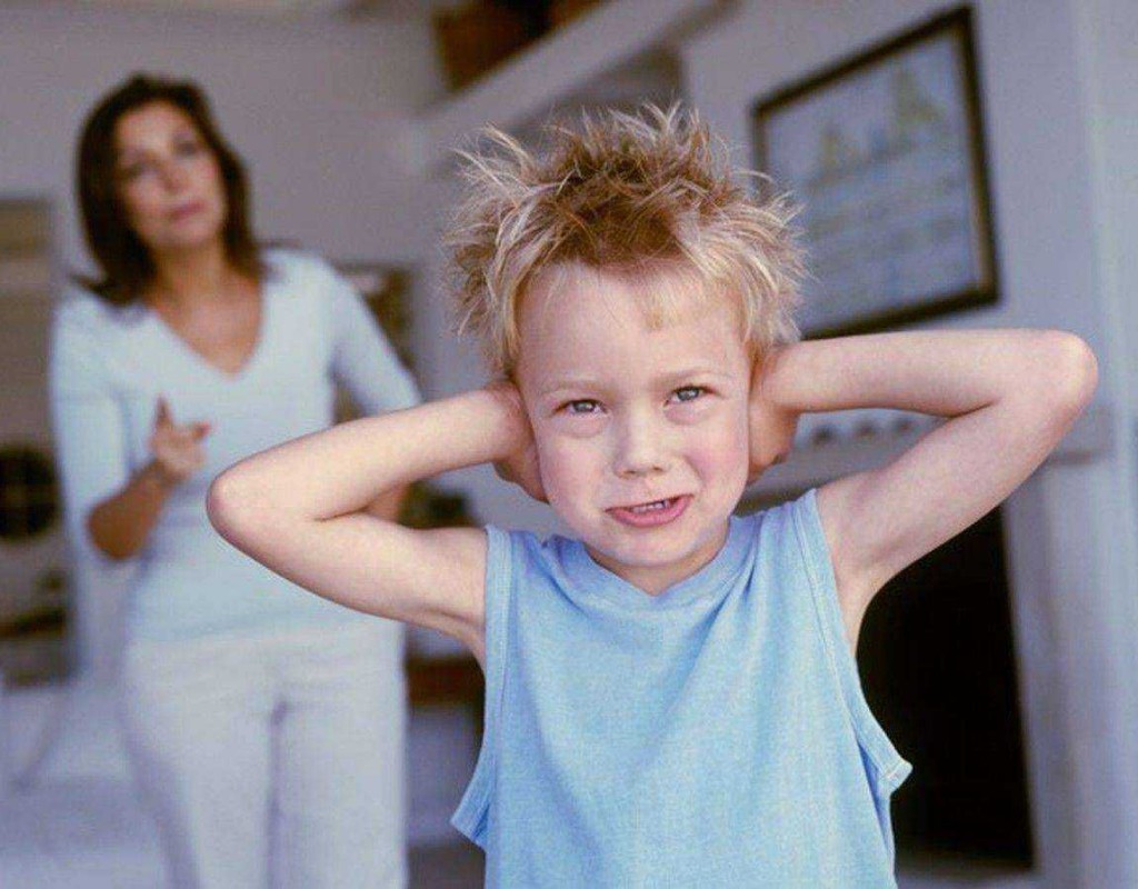 Parintii autoritari: caracteristici si consecinte pentru copiii lor