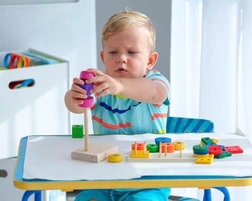 Cele mai bune jucarii Montessori pentru a le oferi copiilor