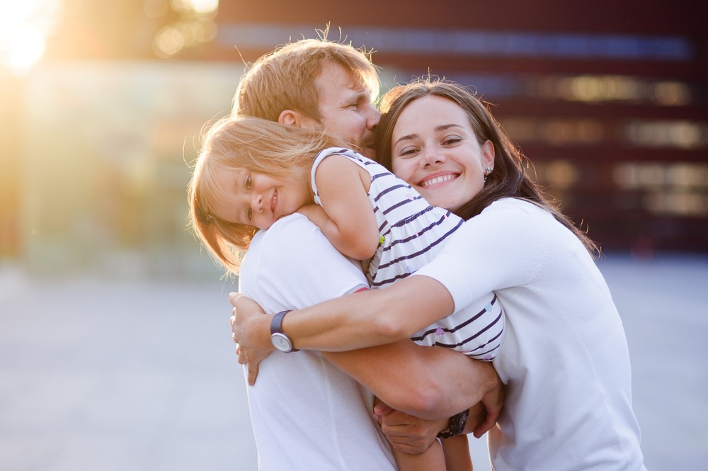 Importanta si beneficiile imbratisarilor pentru copii